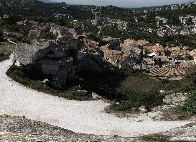les baux.jpg - Les Baux ligt aan de voet van het kasteel.